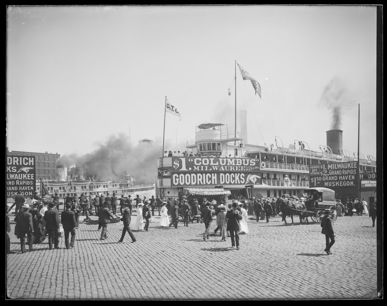 Matkustaja-alus Christopher Columbus telakoitunut Goodrich Docksissa, Chicagossa, Illinoisissa, Yhdysvalloissa, n. 1905 (m/v kuva) tekijältä Barnes and Crosby