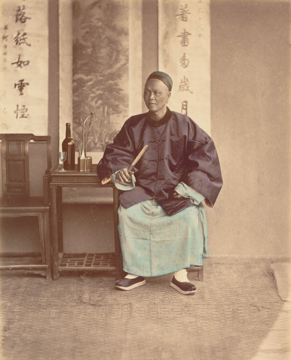 [Istuva kiinalainen nainen tuulettimen kanssa], 1870-luku. tekijältä Baron Raimund von Stillfried