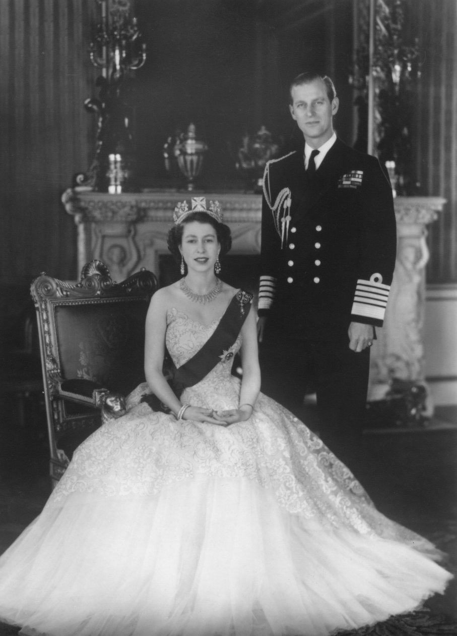 HM Queen Elizabeth II ja HRH Edinburghin herttua Buckinghamin palatsissa 12. maaliskuuta 1953. tekijältä Baron Sterling Henry Nahum