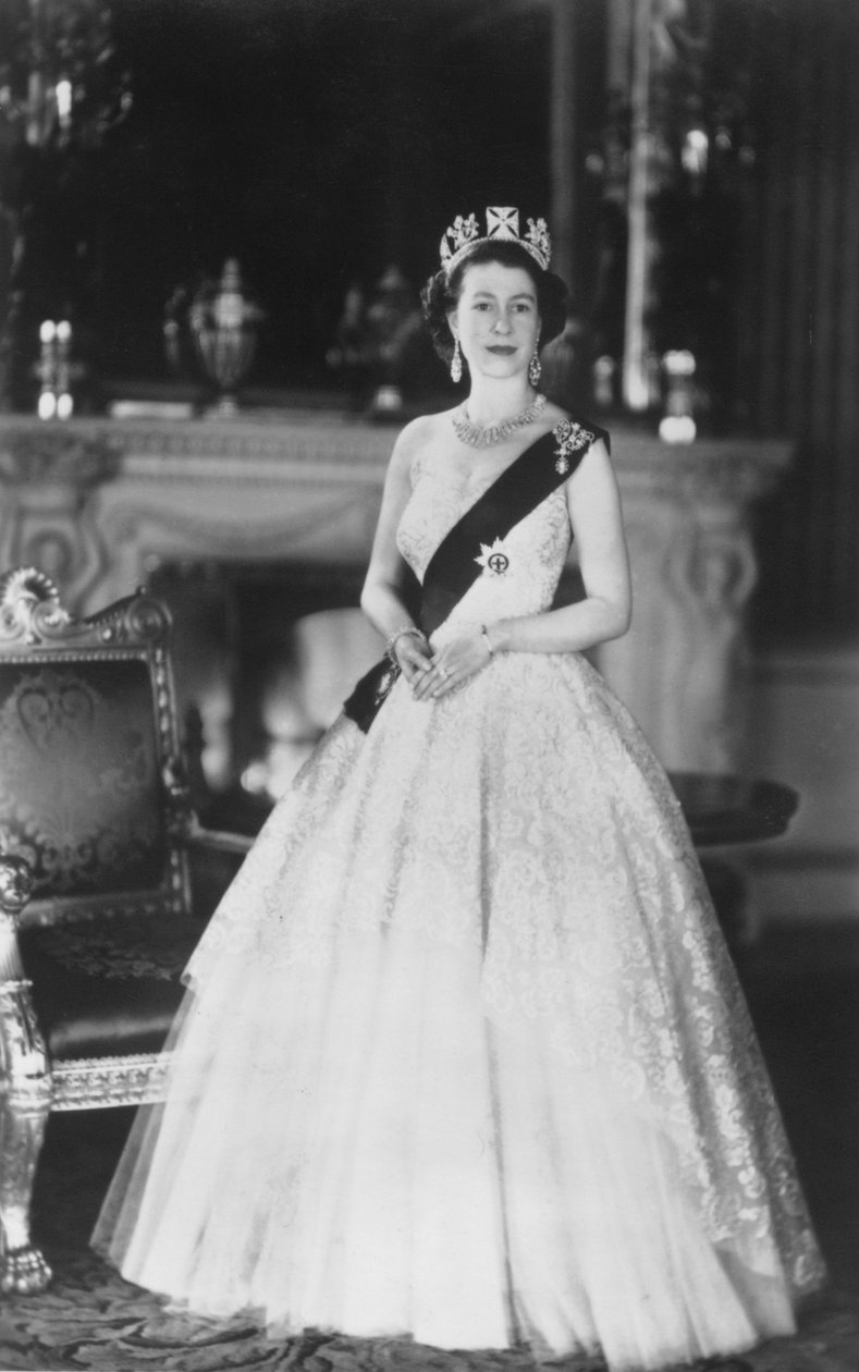 HM Queen Elizabeth II Buckinghamin palatsissa 12. maaliskuuta 1953 tekijältä Baron Sterling Henry Nahum