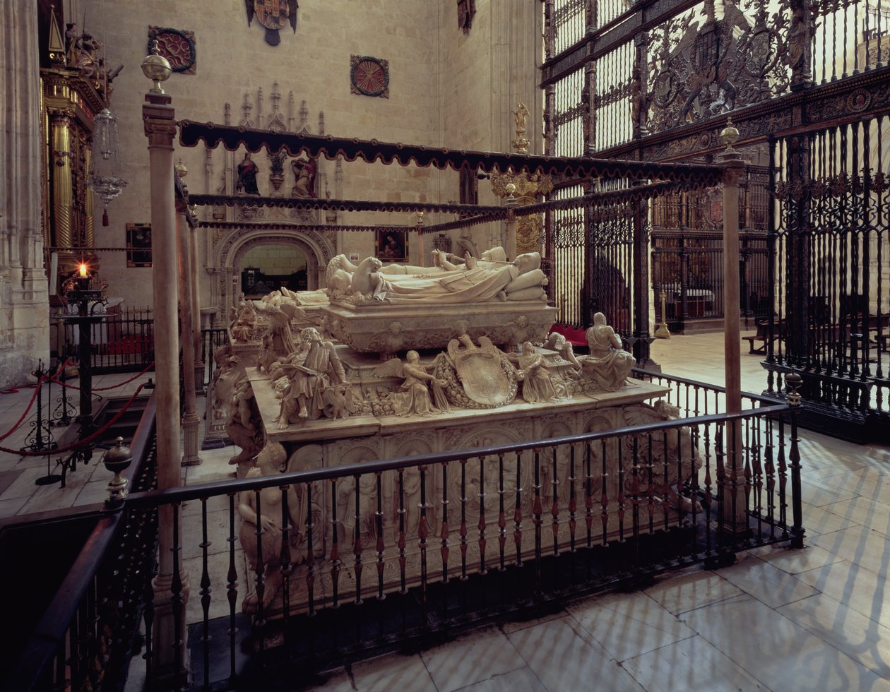 Philip Komean (1478-1506) ja Joanna Hullun (1479-1555) hauta n. 1519 (marmori) tekijältä Bartolome Ordonez