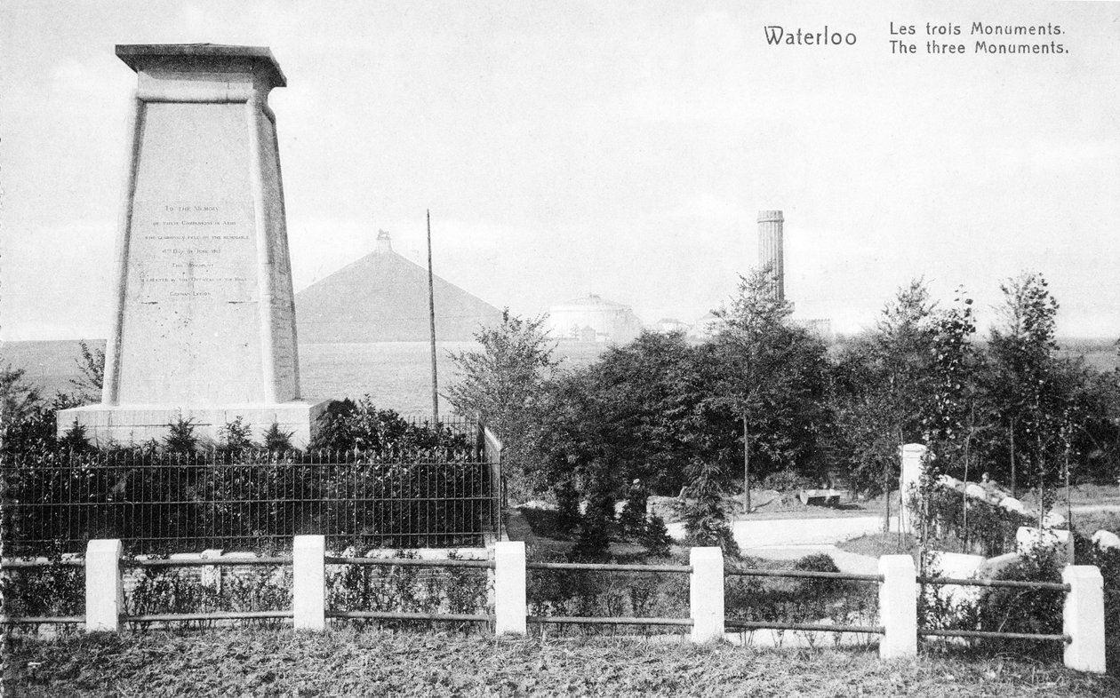 Kolme Waterloon taistelun muistoksi pystytettyä monumenttia, muistopostikortti n. 1912 (valokuva) tekijältä Belgian Photographer