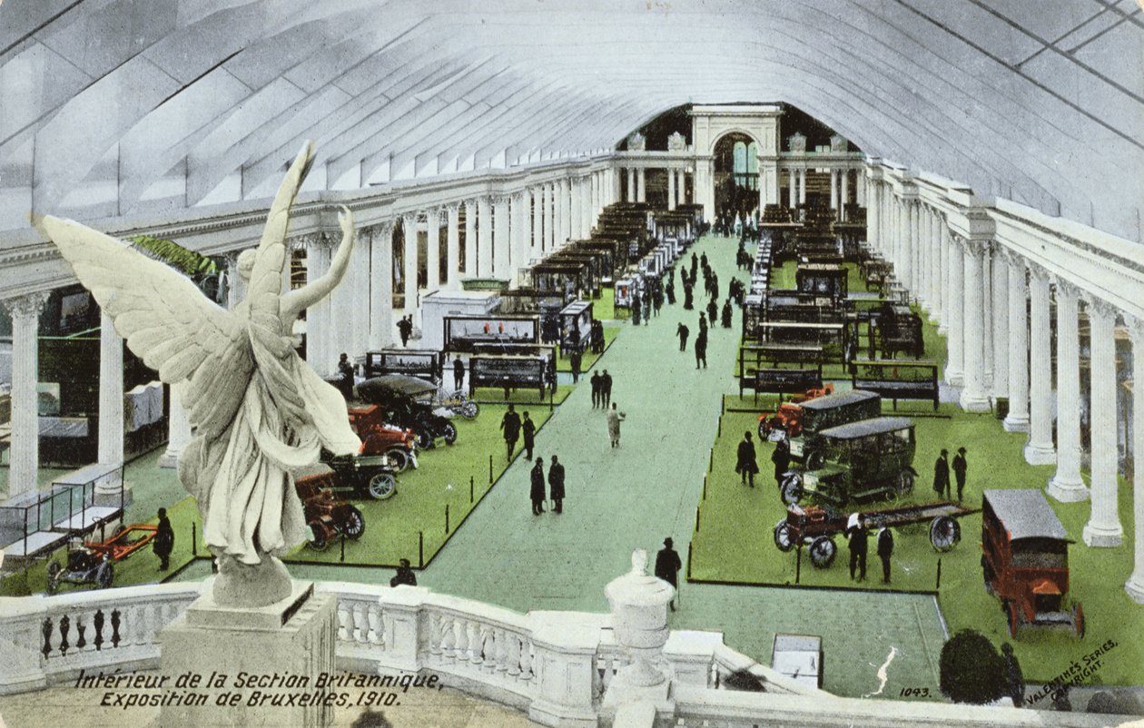 Postikortti, joka kuvaa moottoriajoneuvoja Brysselin Exposition Universellen brittiläisessä osassa vuonna 1910 tekijältä Belgian School