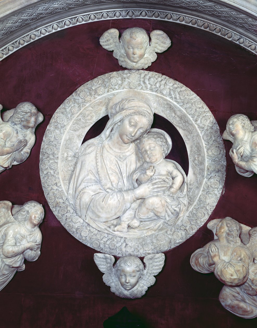 Filippo Strozzin hauta 1428-91 Strozzin kappelissa, 1491-95 marmoriyksityiskohta 208700 tekijältä Benedetto da Maiano