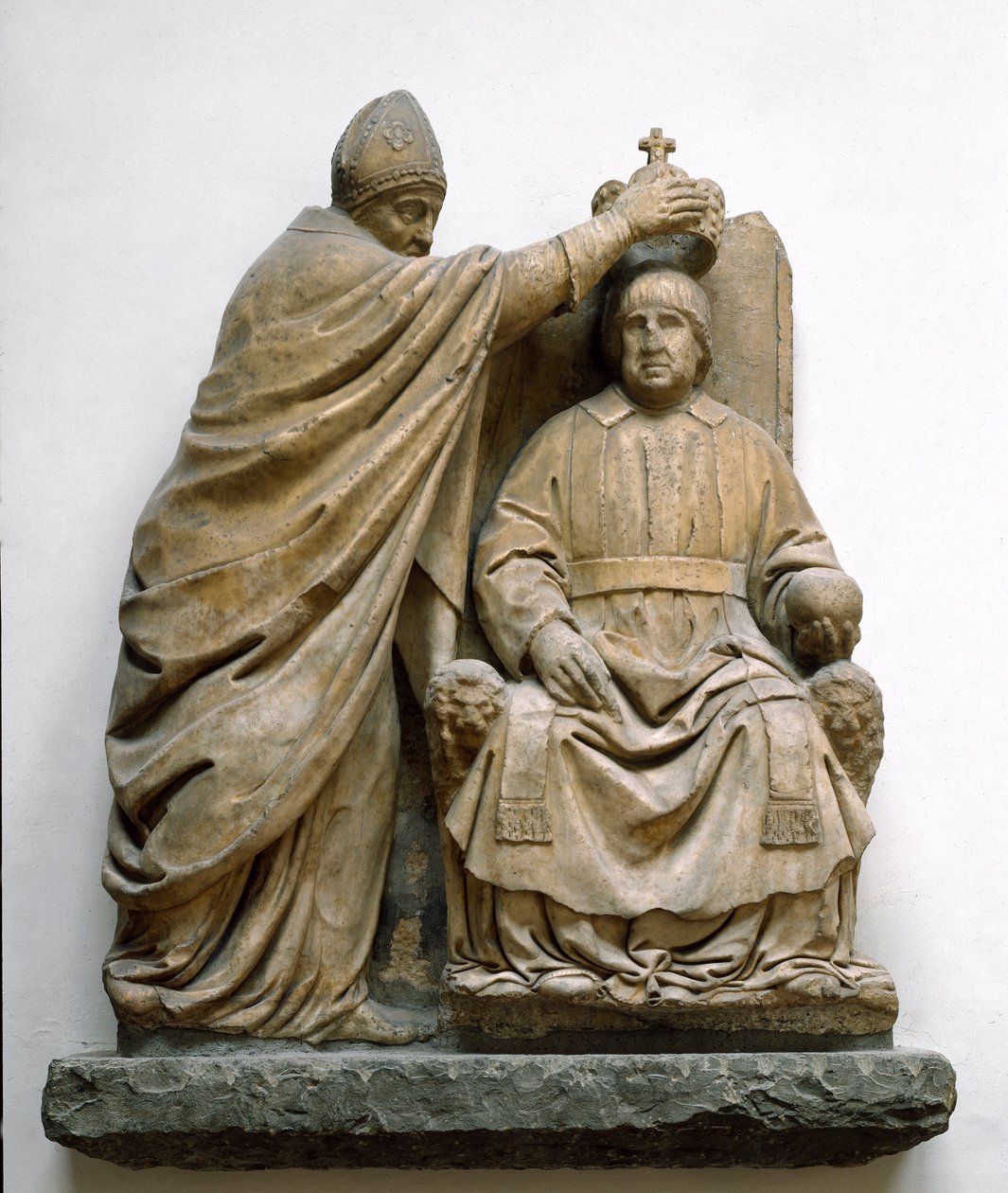 Carlo Orsinin (1410-1477) kardinaali Latino kruunaa Aragonian Ferdinand II:n (1452-1516) Benedetto da Maianon (1442-1497) marmoriveistos. Firenze, Bargellon kansallismuseo tekijältä Benedetto da Maiano