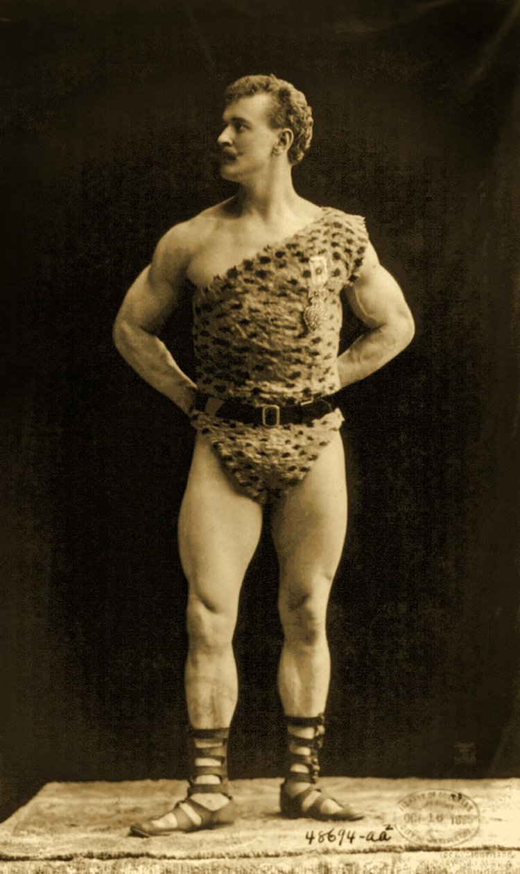 Eugen Sandow, klassisessa antiikin kreikkalais-roomalaisessa poseerauksessa, noin 1894. tekijältä Benjamin J. Falk