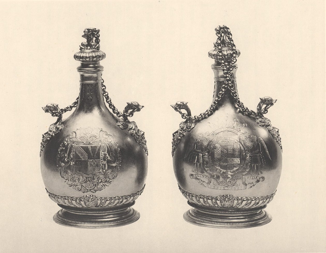 Pari William III Pilgrim -pulloja, n. 1690 (hopeakullattu) tekijältä Benjamin Bradford