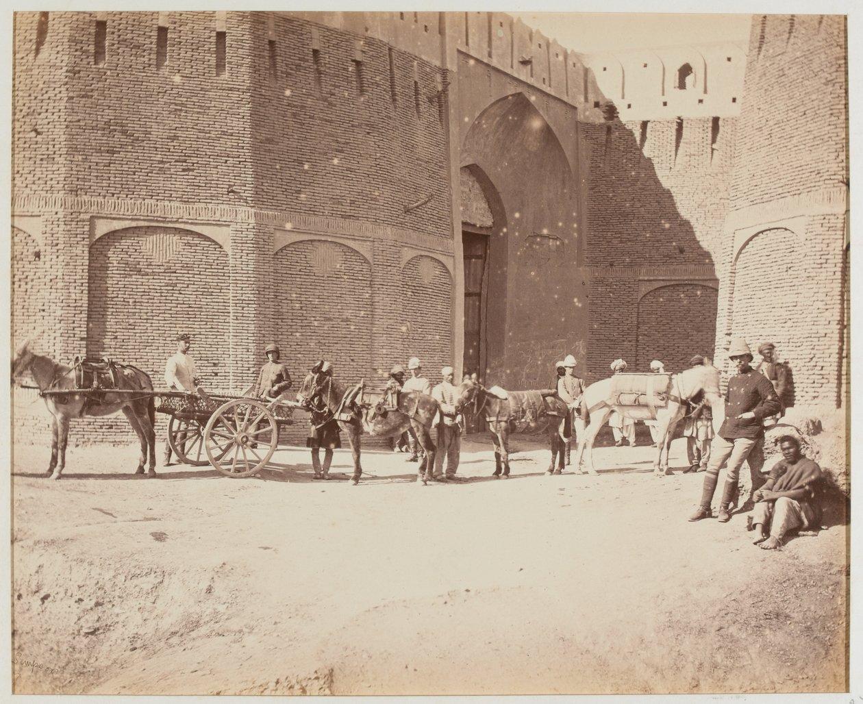Durani Gate, Heyland Cart ja Pack Mules, esittelyssä erilaisia pakkaussatulat, Kandahar tekijältä Benjamin Simpson