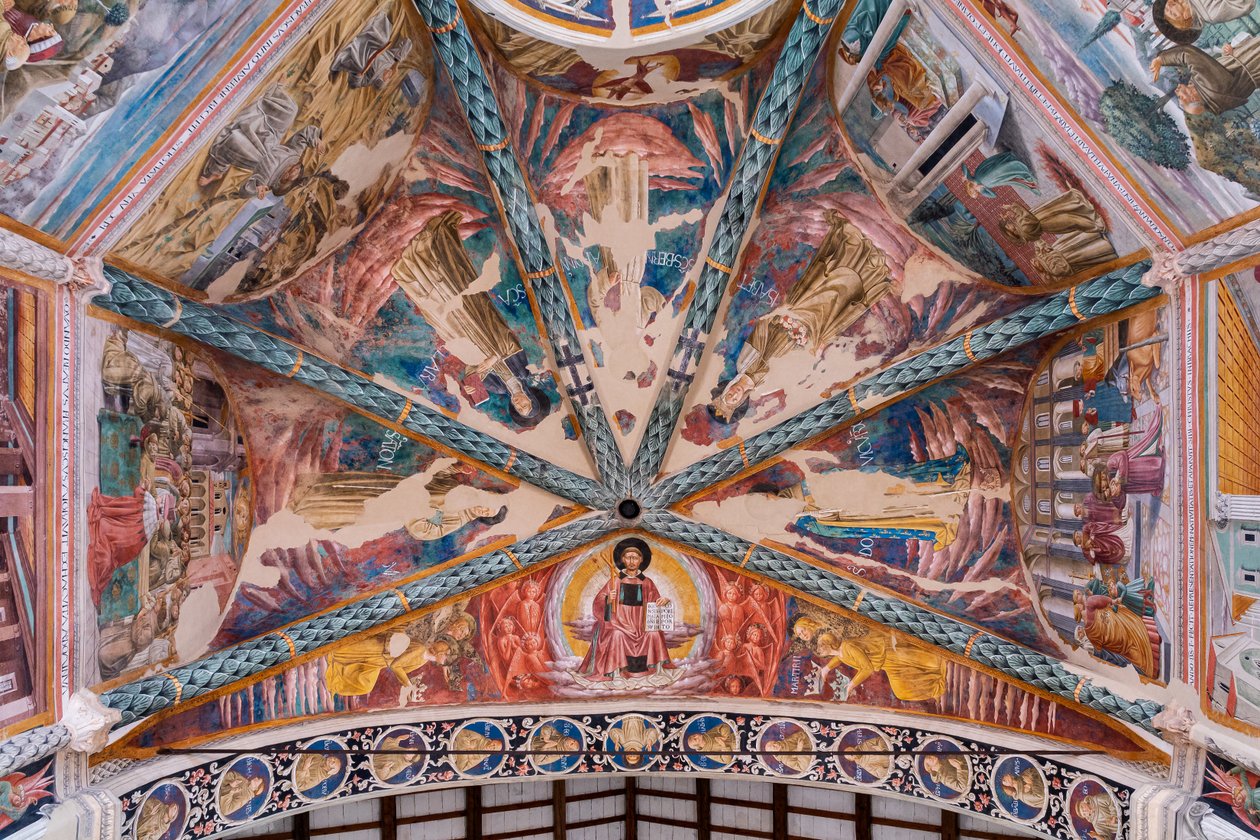 Pyhän Franciscuksen elämä keskusapsin holvissa tekijältä Benozzo di Lese di Sandro Gozzoli