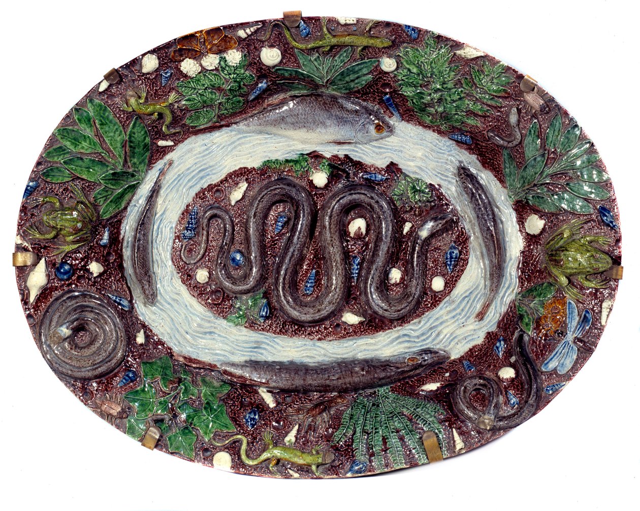 Fajanssi-astia käärmeillä ja batrakeilla. Halkaisija 0,52 m 1500-luku. Toteuttanut Bernard Palissy (1510-1589) Sevres. Kansallinen keramiikkamuseo tekijältä Bernard Palissy