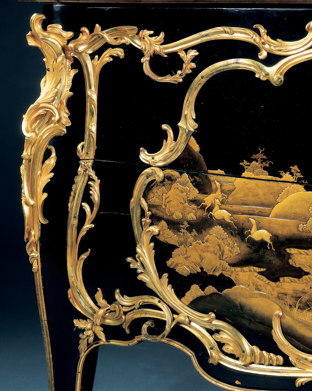 Lipasto (ormolu-asennettu japanilakka) tekijältä Bernard van Risenburgh II