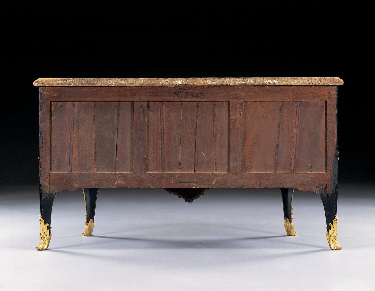 Lipasto, n. 1745 (ormolu-asennettu japanilainen lakka ja ebonoitu puu) tekijältä Bernard van Risenburgh II