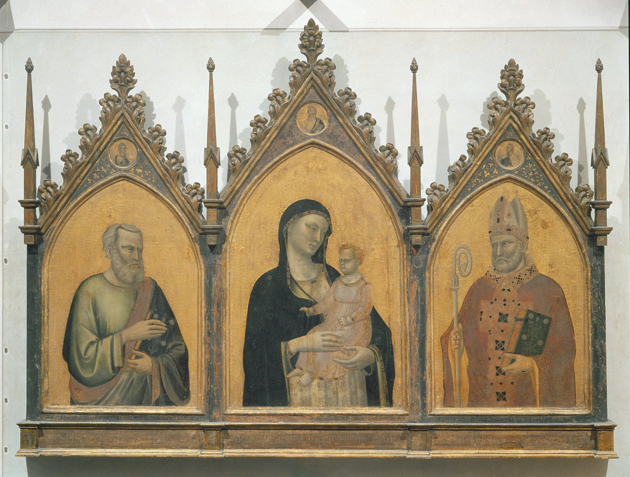 Madonna ja lapsi SS:n kanssa. Matteus ja Nikolaus, alttaritaulu, 1328 (tempera taulussa) tekijältä Bernardo Daddi