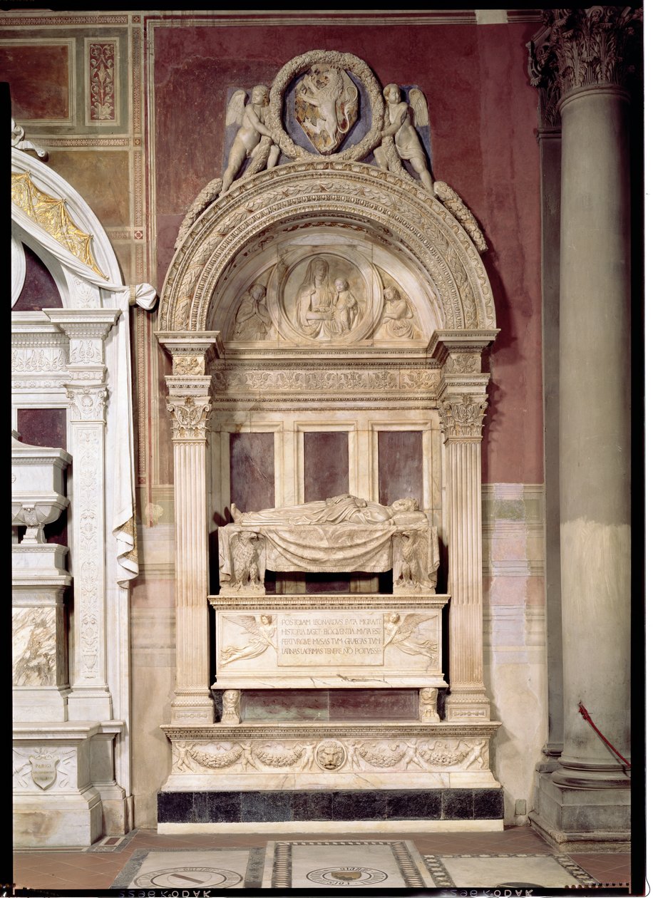 Leonardo Brunin (1369-144) hauta 1446-50 (marmori) tekijältä Bernardo Rossellino