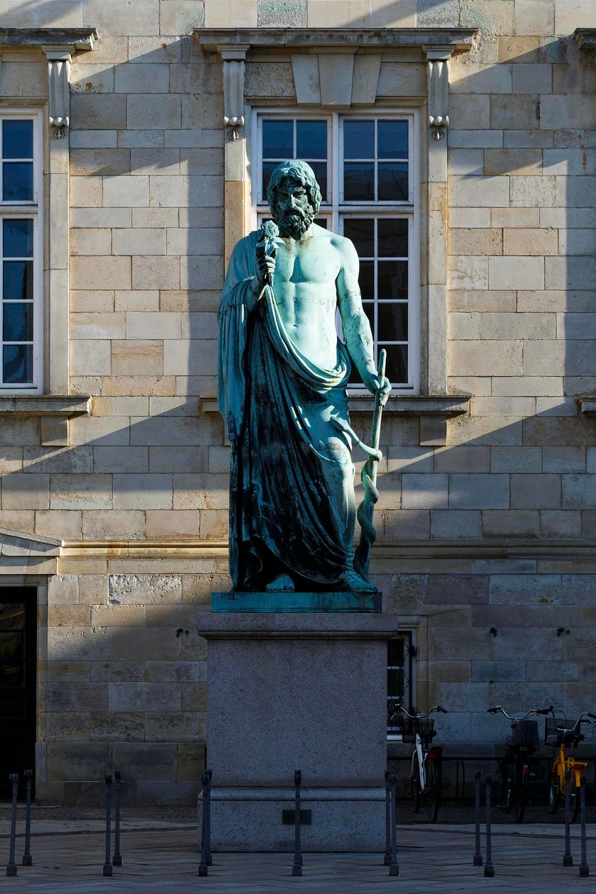 Asklepios tekijältä Bertel Thorvaldsen