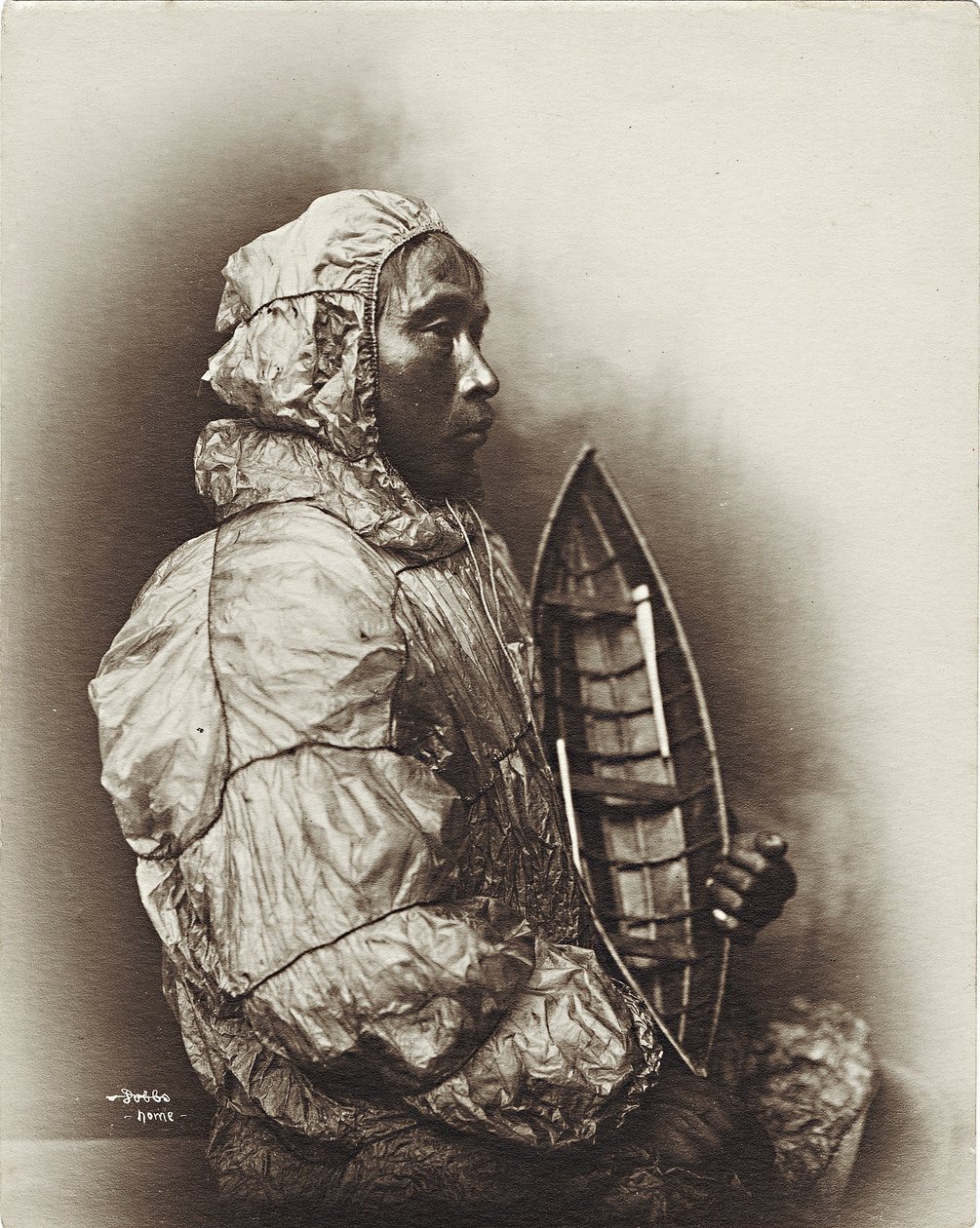 Mies mallin kanssa umiak, Alaska, n. 1906 tekijältä Beverly Bennett Dobbs