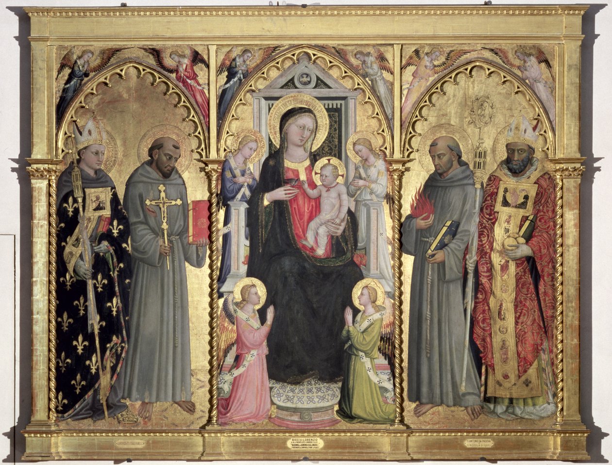Madonna ja lapsi St. Louis of Toulousen, Pyhän Franciscuksen Assisilaisen, Pyhän Antoniuksen Padovalaisen ja Pyhän Nikolauksen Barilaisen kanssa (tempera paneelissa) tekijältä Bicci di Lorenzo