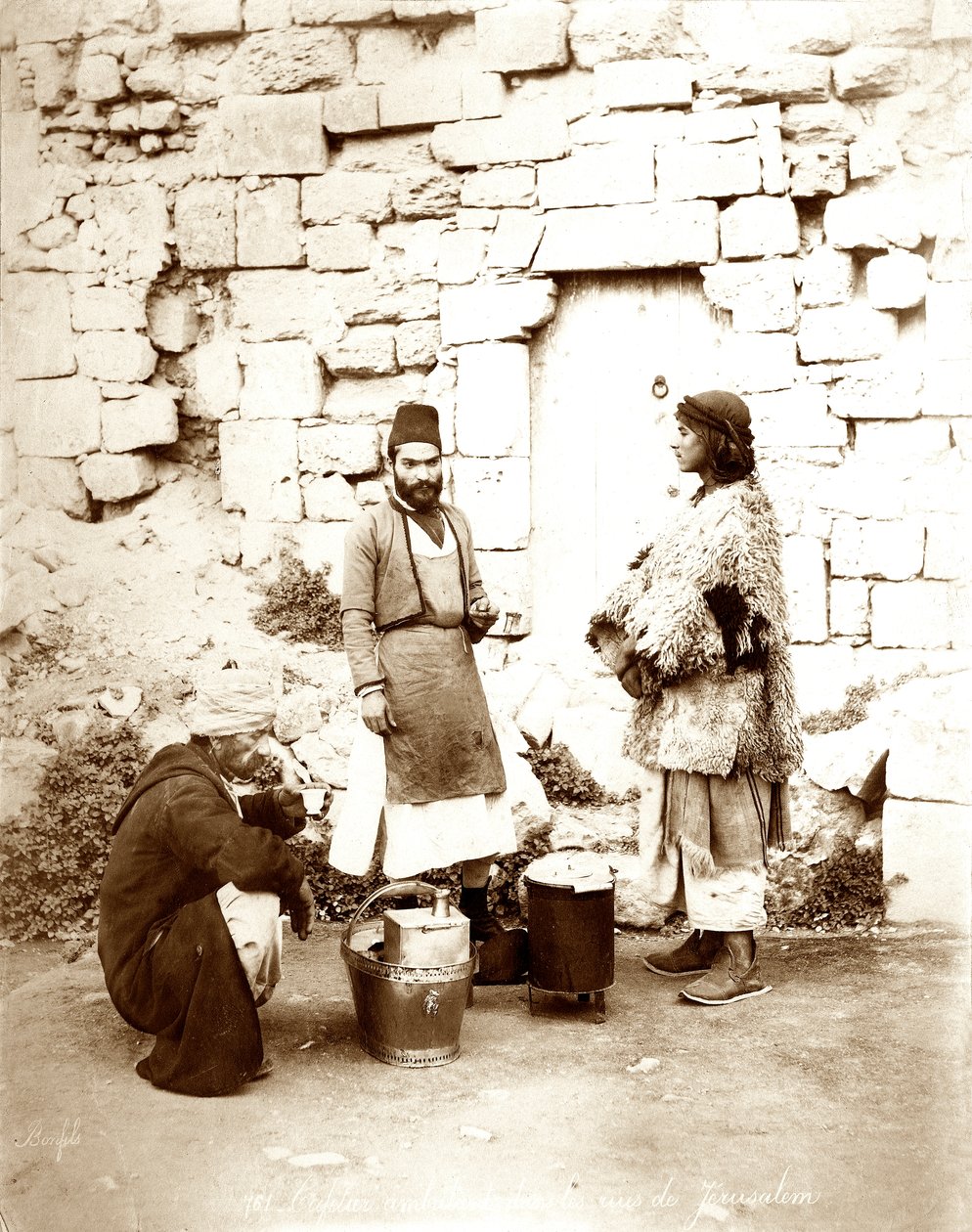 Kahvinmyyjä Jerusalemissa, n. 1867-81 tekijältä Bonfils Studio