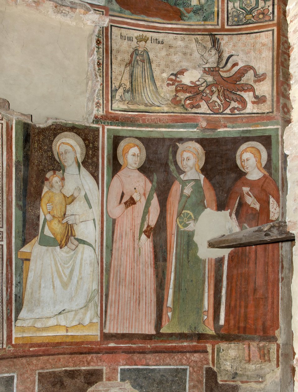 North Transept, Pyhän arkkienkeli Mikaelin alttari, alttaritaulun takana Boniface Bembon freskot, Neitsyt ja Lapsi Pyhä Aquilina ja Pyhä Katariina Aleksandrialainen, yläpuolella Umilitan symboli tekijältä Bonifacio Bembo
