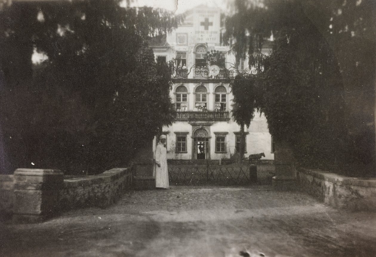 Albumi ensimmäisestä maailmansodasta Friuli-Venezia Giuliassa: Villa Brazzà, Soleschiano Manzanon sotasairaalan 17 kotipaikka, kuva otettu kirkon tornista, 05/1916 (b/w kuva) tekijältä Bourbon Del Monte