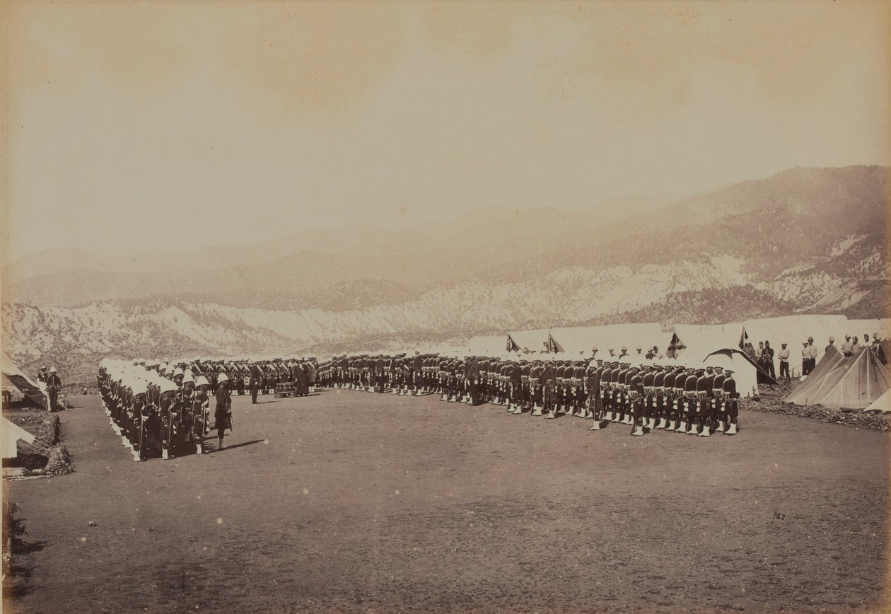 Kirkkoparaati. 92. Highlanders tekijältä Bourne and Shepherd