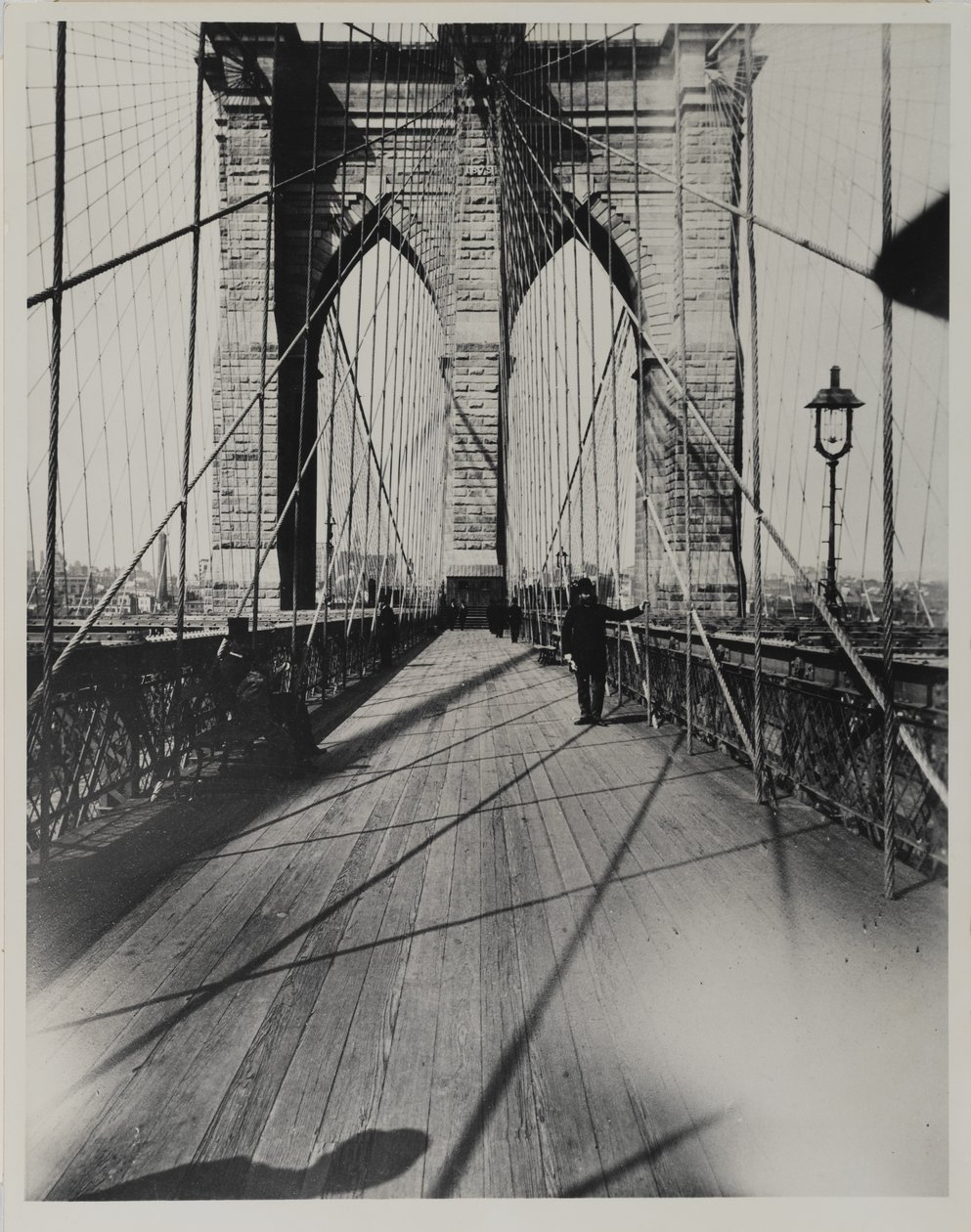 East River Bridge, 1888 (gelatiinihopeaprintti) tekijältä Breading G. Way