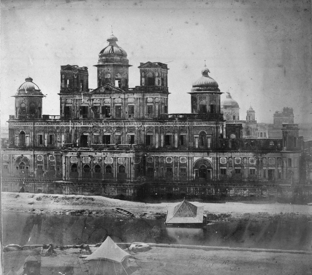 Chatta Manzil, Lucknow, 1858 tekijältä British Photographer