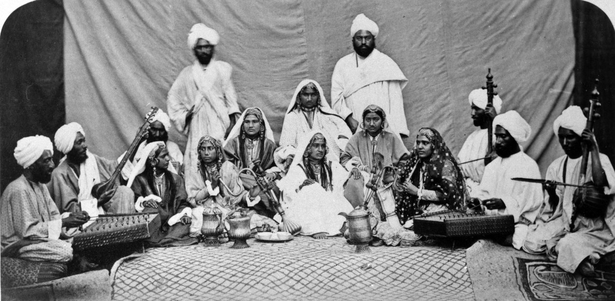 Kashmiri Nautch Girls, noin 1860-luku tekijältä British Photographer