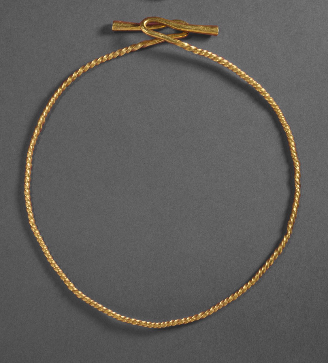 Kaulakoru Fresn-la-Merestä, Ranskasta, pronssikauden kultaa tekijältä Bronze Age