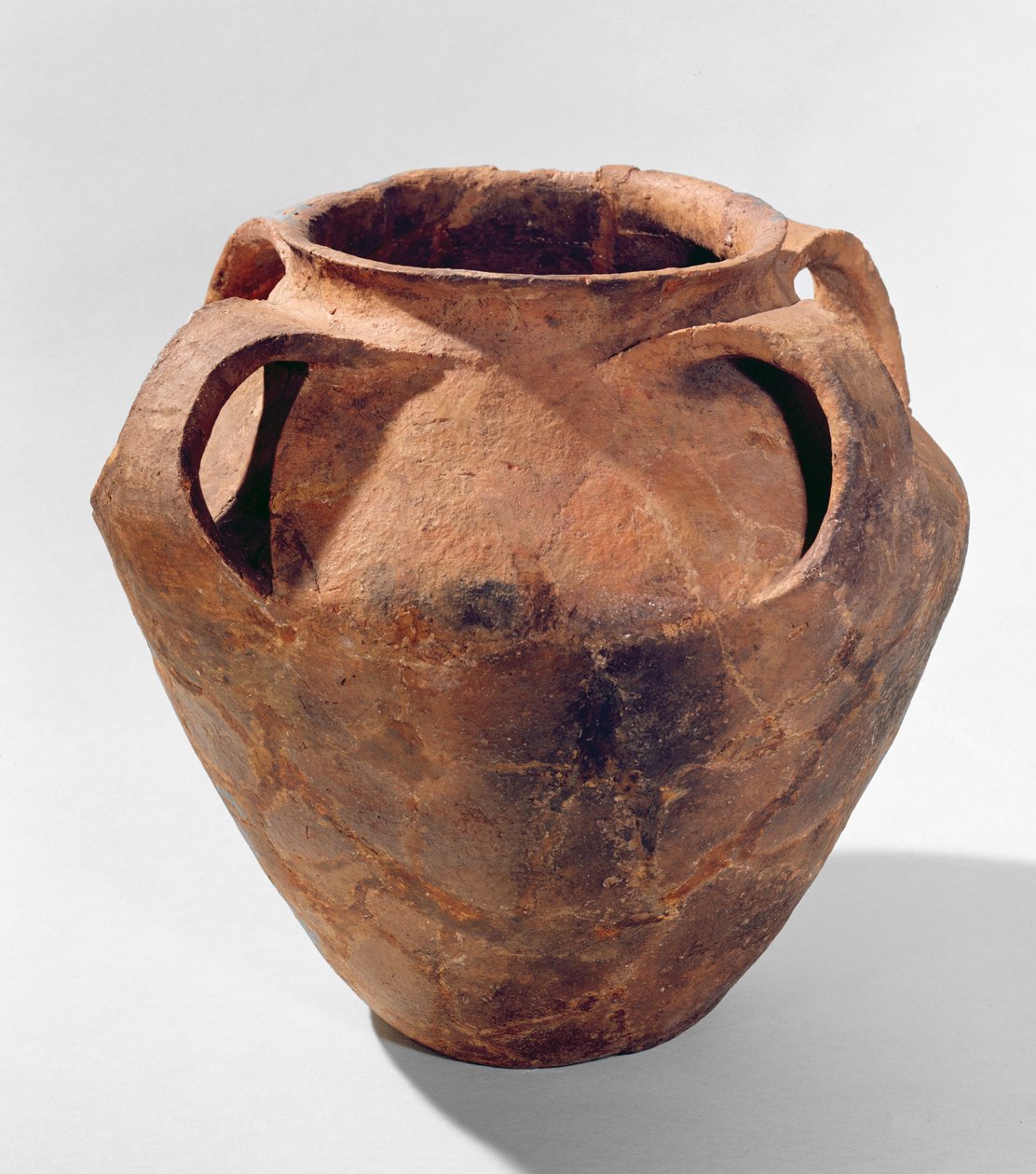 Armoricalainen kaksoiskartiopurkki neljällä kahvalla (savi) tekijältä Bronze Age