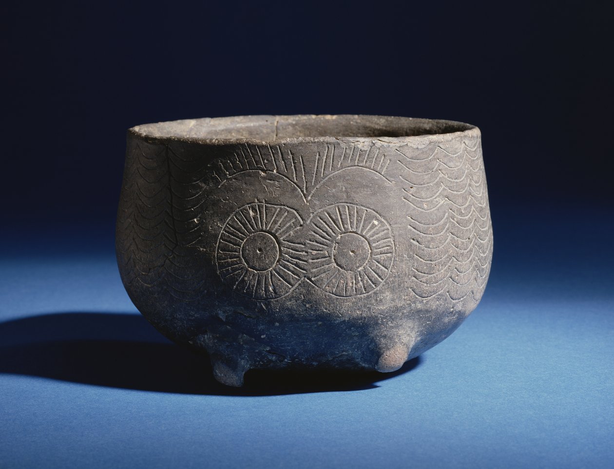 Huonekalut ja erilaiset esineet 1100- ja 1300-luvuilta tekijältä Bronze Age