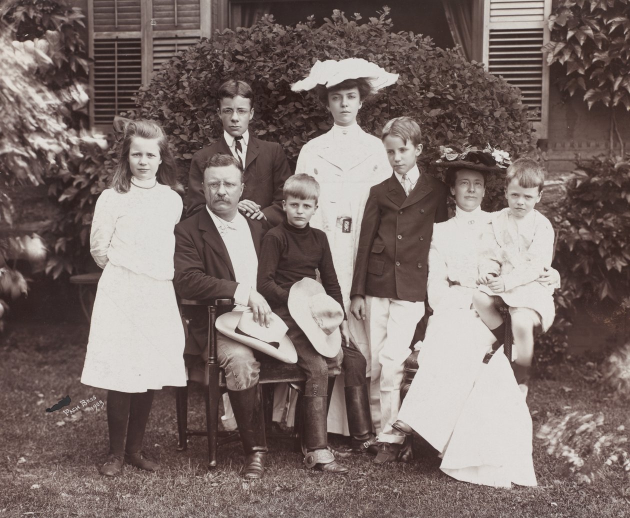 Presidentti Theodore Roosevelt, hänen vaimonsa Edith ja perhe tekijältä Brothers Pach