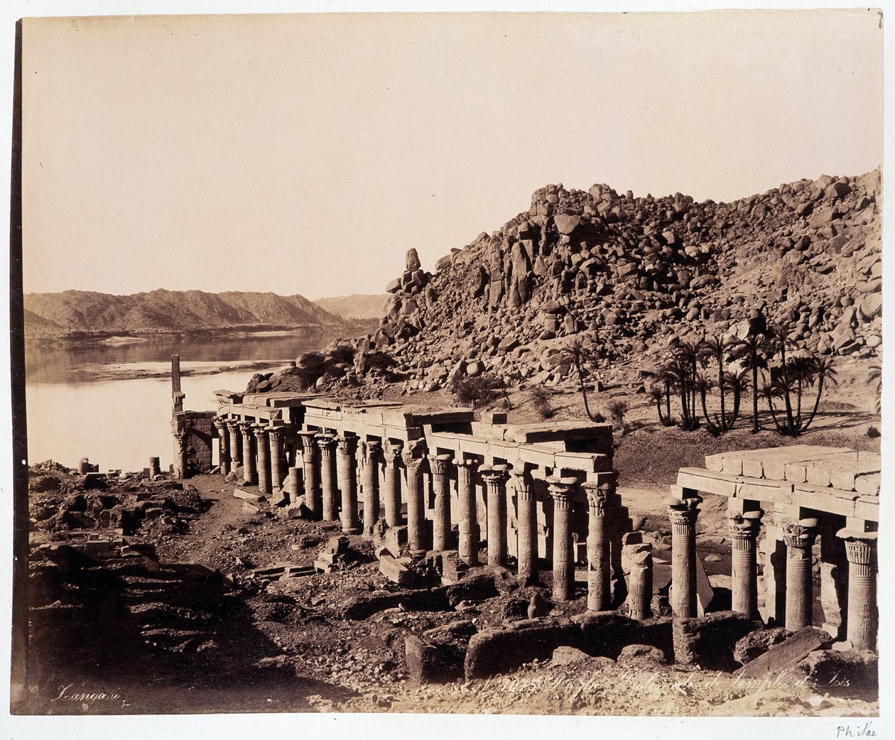 Isisin temppelin rauniot Egyptissä - valokuva Zangali-veljistä, 1800-luvun loppu tekijältä Brothers Zangaki