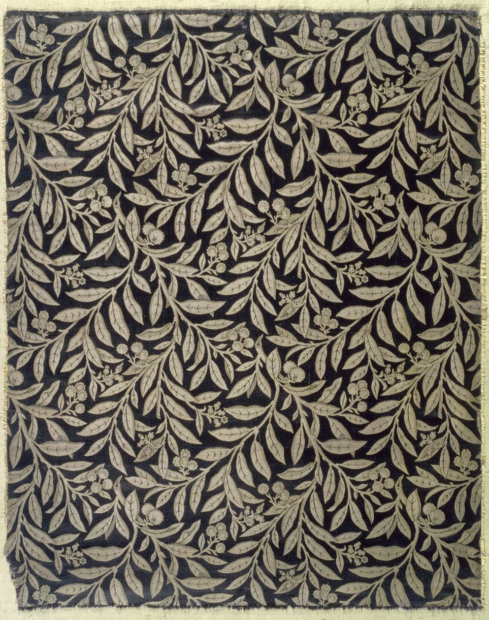 Hedelmät ja lehdet, valmistaja Warner & Ramin, n. 1875 (kudottu silkkikudos) tekijältä Bruce James Talbert
