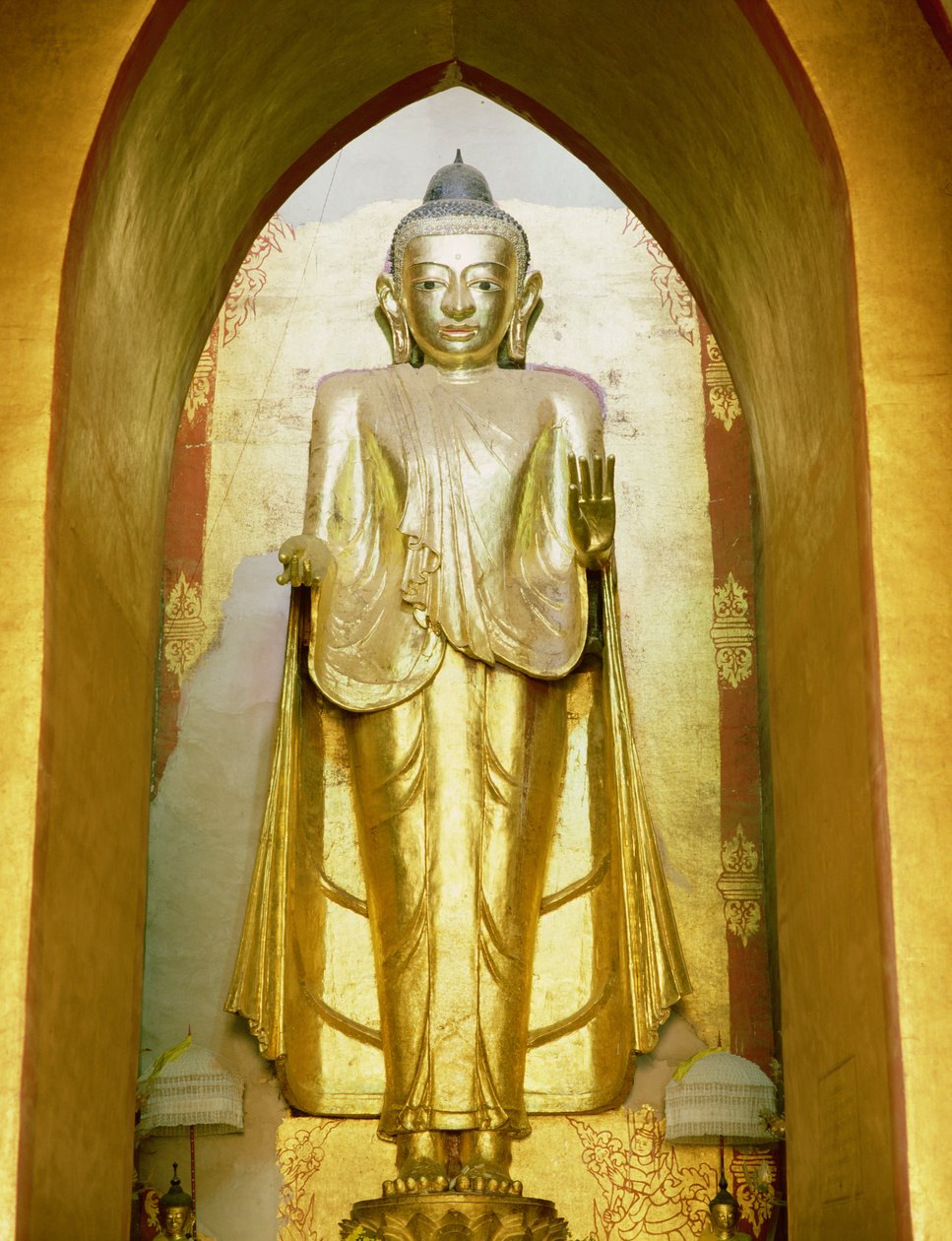 Seisova Buddha (kulta) tekijältä Burmese School