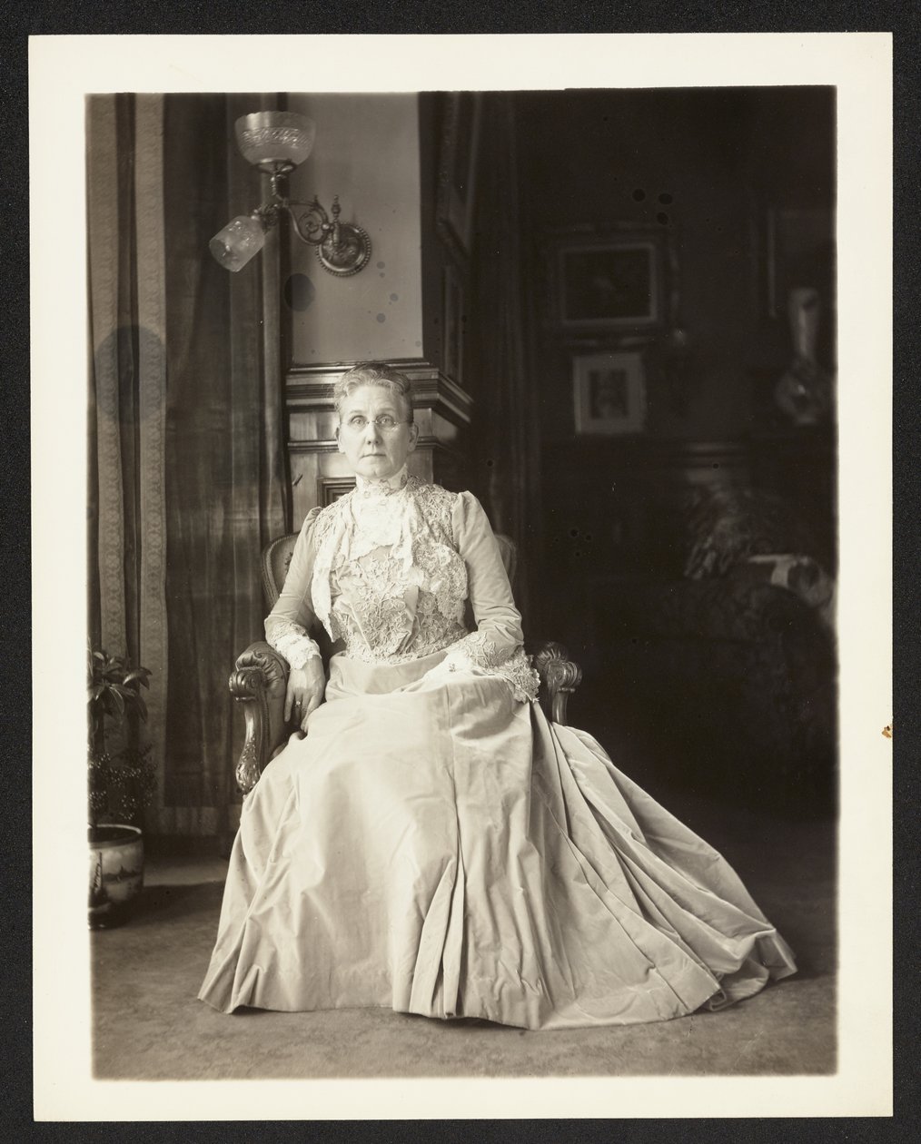 Rouva John Arbuckle, n. 1900-1910 tekijältä Burr William McIntosh