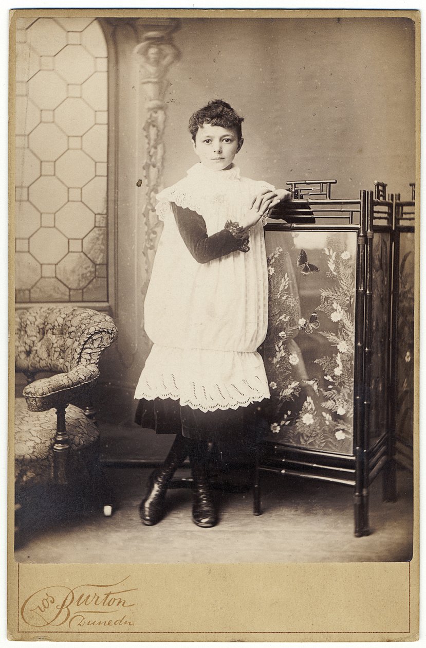 Muotokuva, 1888 (albumiprintti) tekijältä Burton Brothers Studio