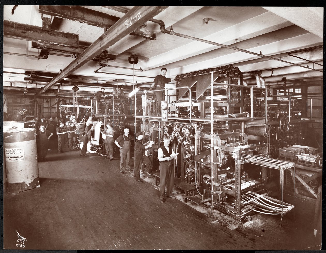 McCall Publishing Co:n painohuone, New York, 1913 (hopeagelatiinivedos). tekijältä Byron Company