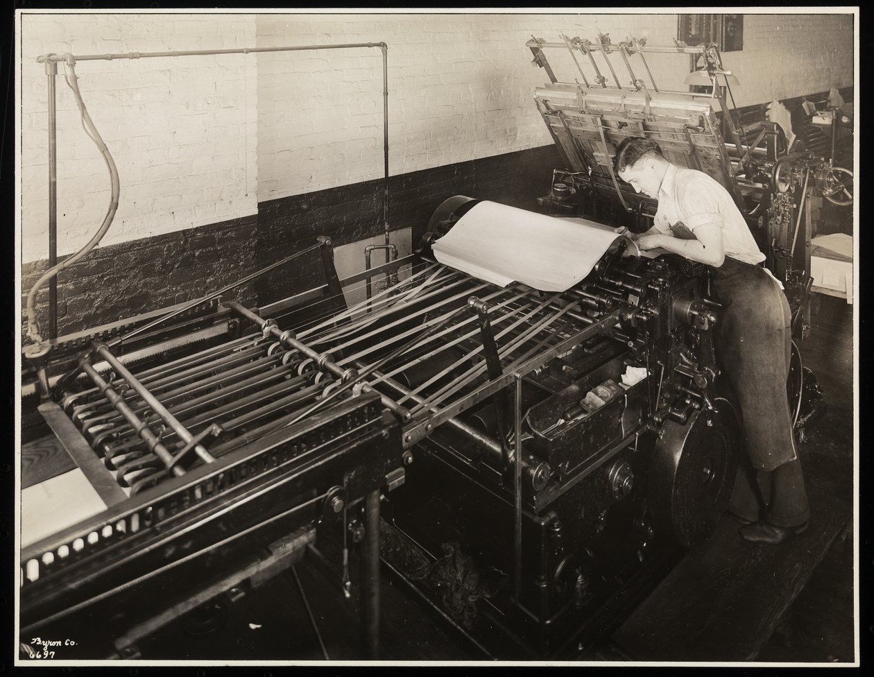 Painokone osoitteessa Unz und Co., 24 Beaver Street, New York, 1932 (hopeagelatiiniprintti) tekijältä Byron Company