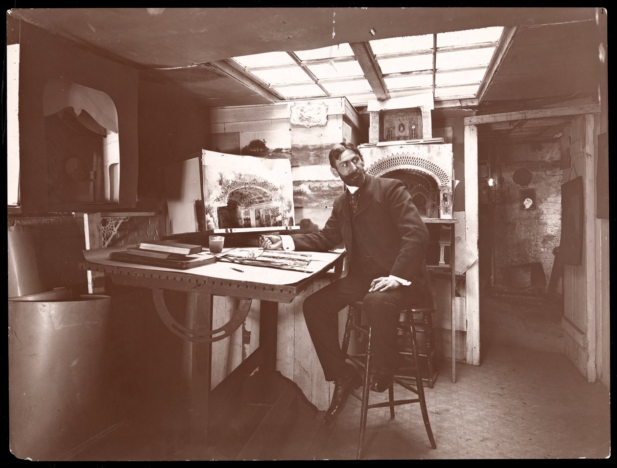 Lavastussuunnittelija studiossaan New Yorkissa, 1901 (hopeagelatiiniprintti) tekijältä Byron Company