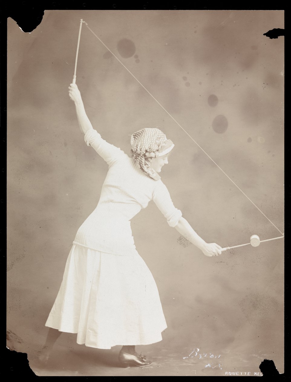 Annette Kellerman, n. 1900 (hopeagelatiiniprintti) tekijältä Byron Company