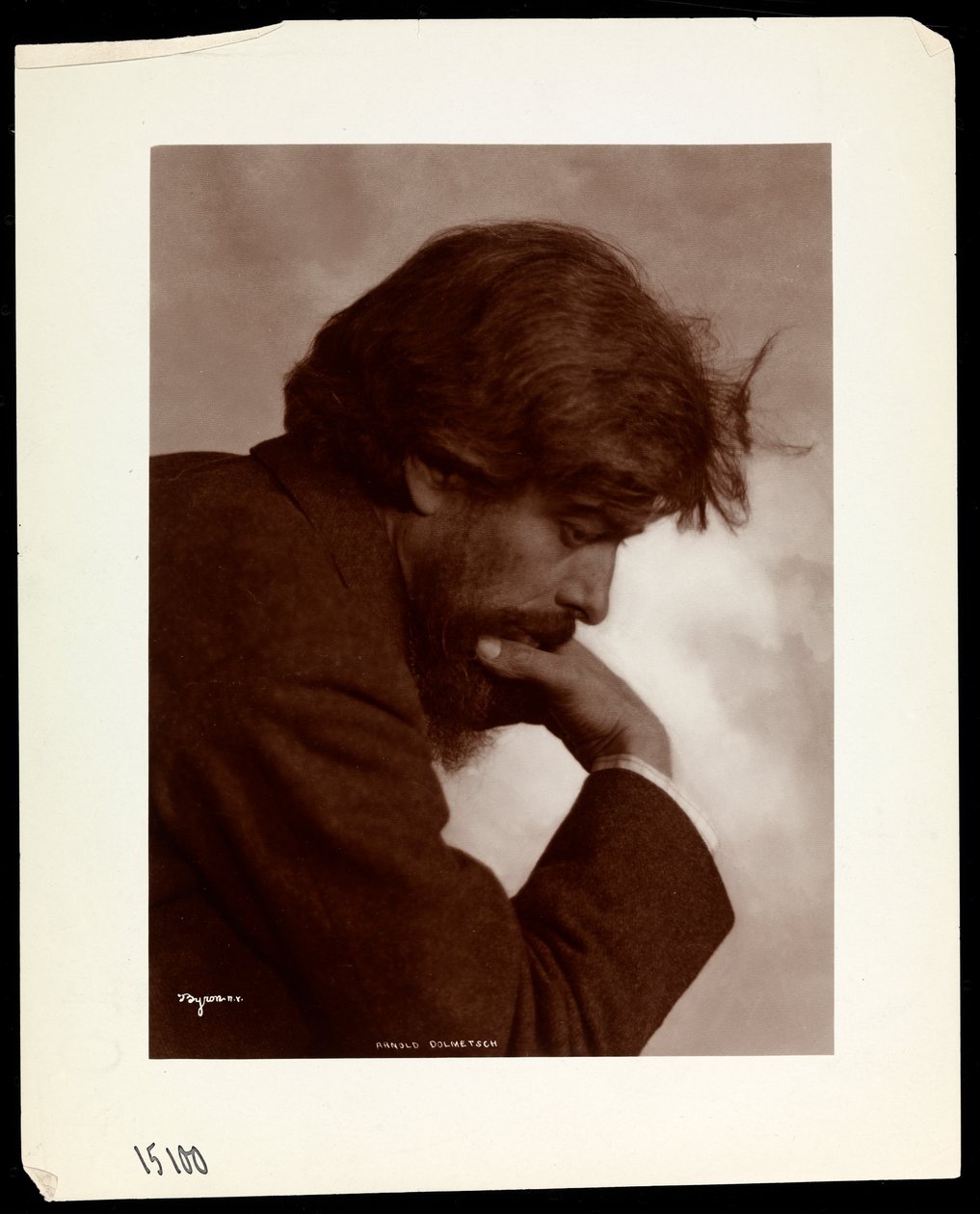 Arnold Dolmetsch, n. 1902 (hopeagelatiiniprintti) tekijältä Byron Company