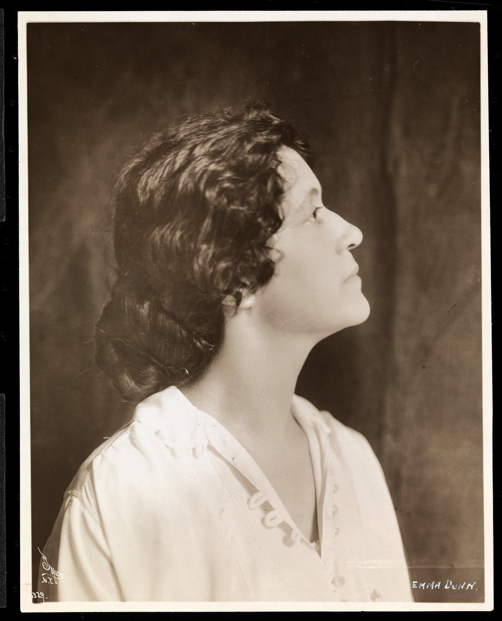 Emma Dunn, n. 1915 (hopeagelatiiniprintti) tekijältä Byron Company