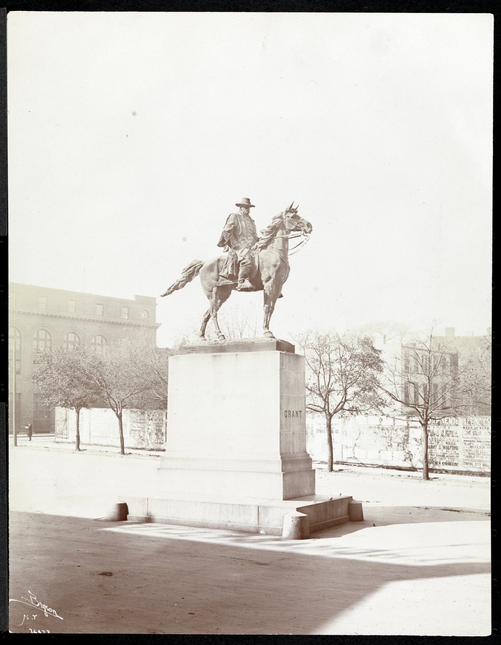 Kenraali Ulysses Simpson Grantin ratsastuspatsas Brooklynissa, New Yorkissa, 1908 (hopeagelatiiniprintti) tekijältä Byron Company