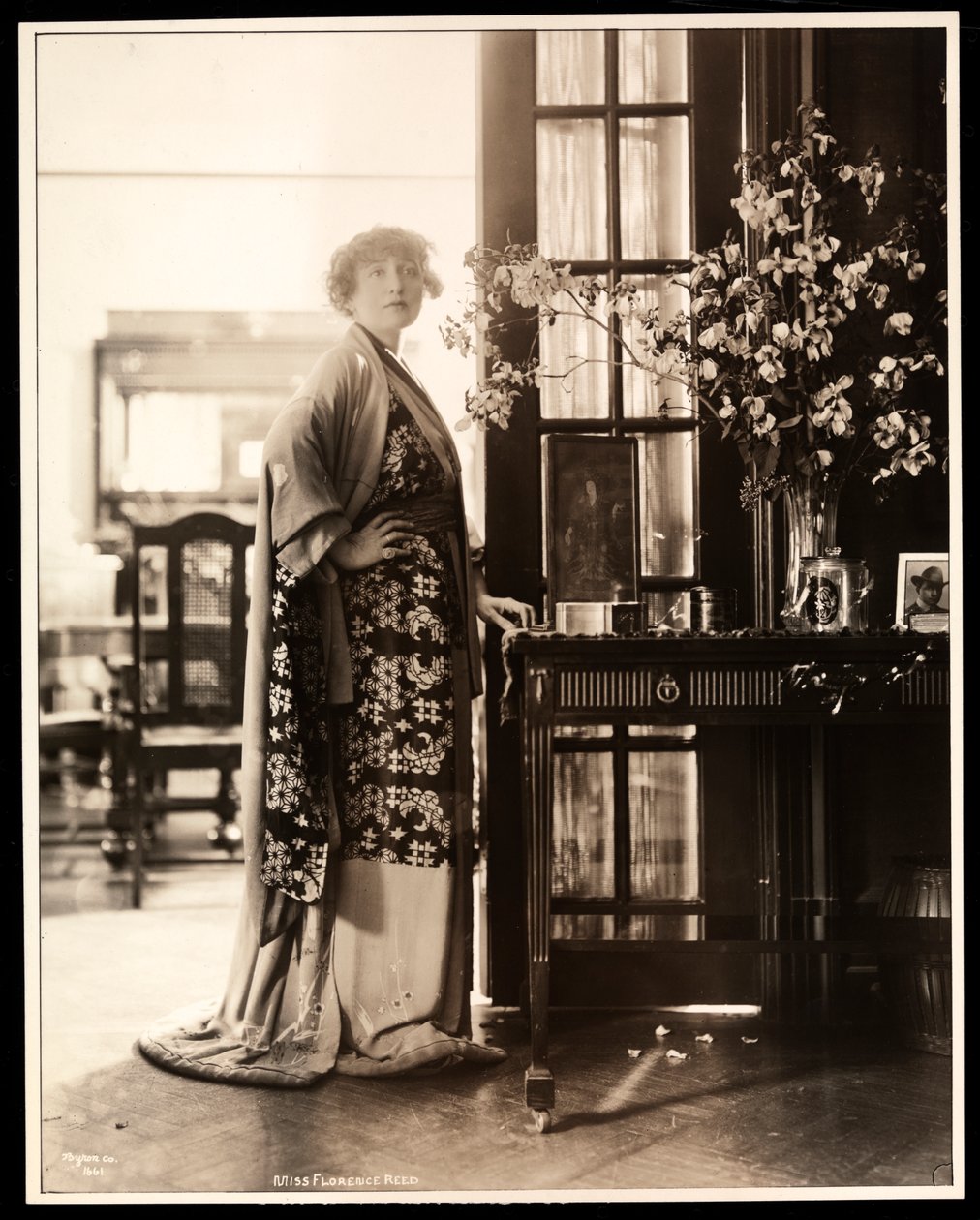 Florence Reed (hopeagelatiiniprintti) tekijältä Byron Company