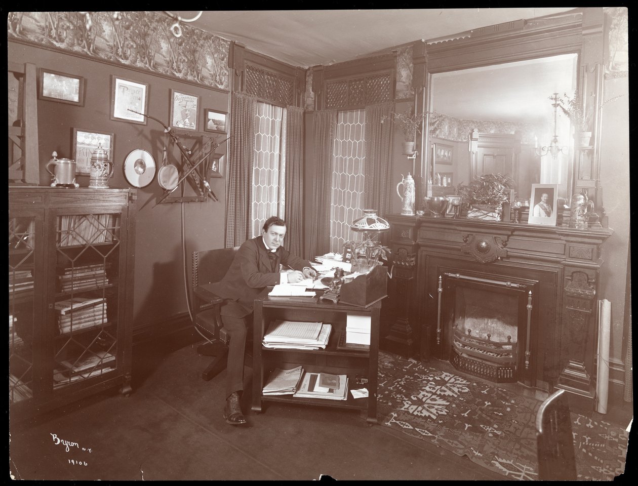 Gustav Luders, 1904-5 (hopeagelatiiniprintti) tekijältä Byron Company
