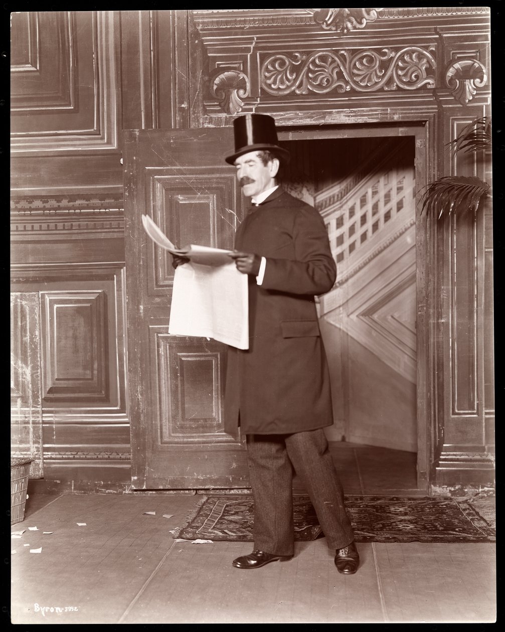 Kuvitus Detective Story du Jourille, n. 1898 (hopeagelatiiniprintti) tekijältä Byron Company