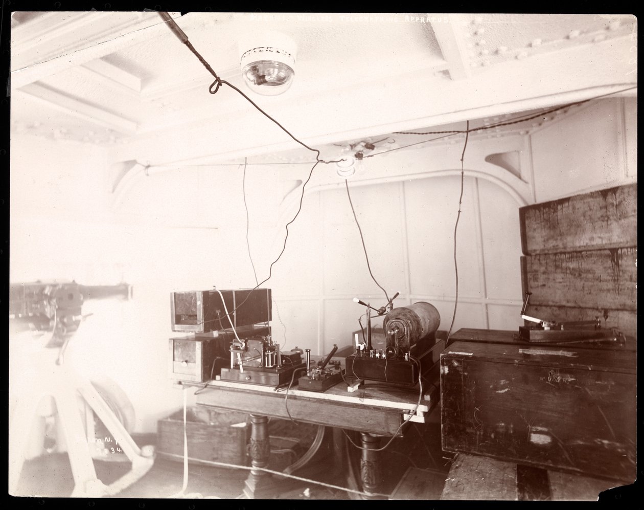 Marconin langaton lennätin, 1899-1900 (hopeagelatiiniprintti) tekijältä Byron Company
