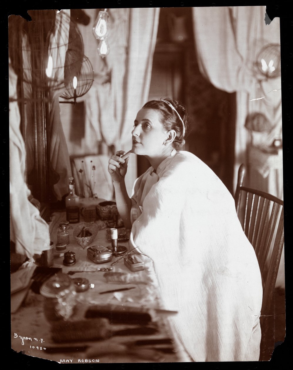May Robson, 1901 (hopeagelatiiniprintti) tekijältä Byron Company