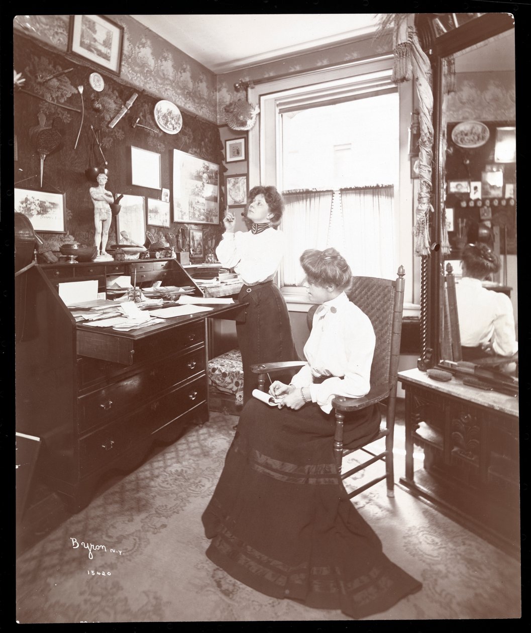 Neiti Margaret Mayo ja ystävä, 1903 (hopeagelatiiniprintti) tekijältä Byron Company